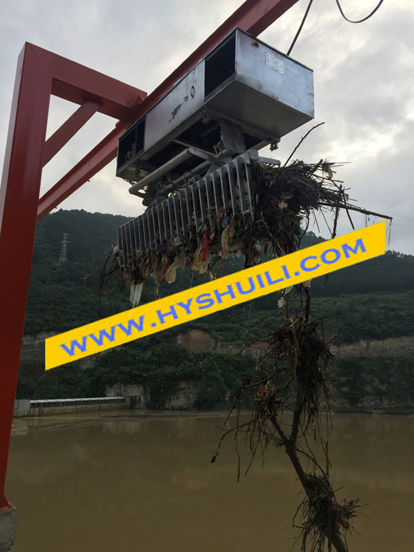 移動抓斗式清污機